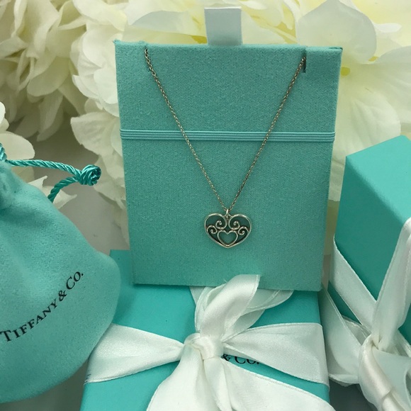 NWOT TIFFANY & CO. Goldoni Scroll Heart Necklace - Picture 5 of 6